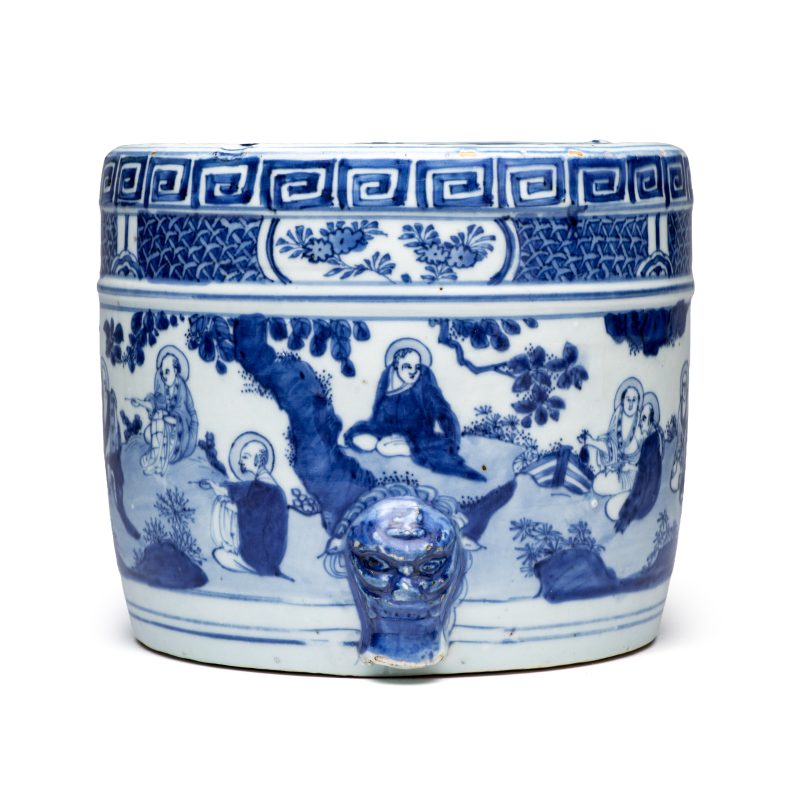 A Chinese blue and white 'Luohan' cylindrical tripod censer - 图4