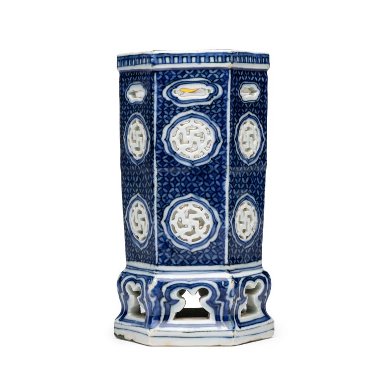 A Chinese blue and white openwork 'Linglong' incense stick holder - 图5