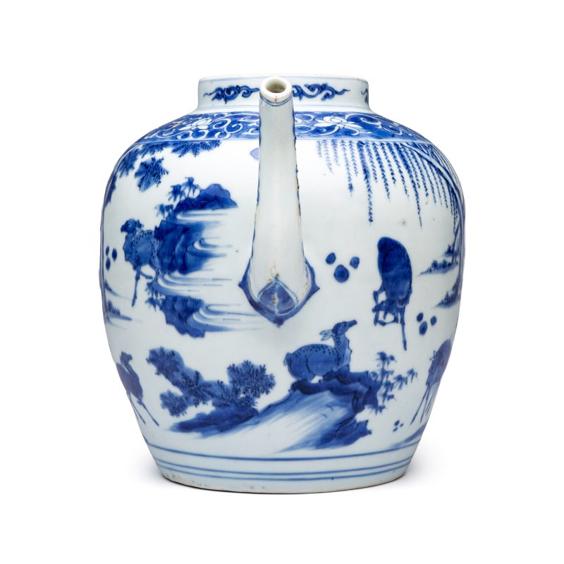An unusual Chinese blue and white 'Deer' ewer - 图5