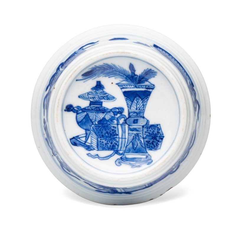 A pair of Chinese blue and white salt trenchers with antiquities design - 图6