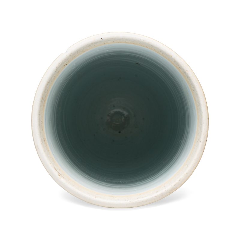 A Chinese blue and white beaker and cover with floral design - 图7