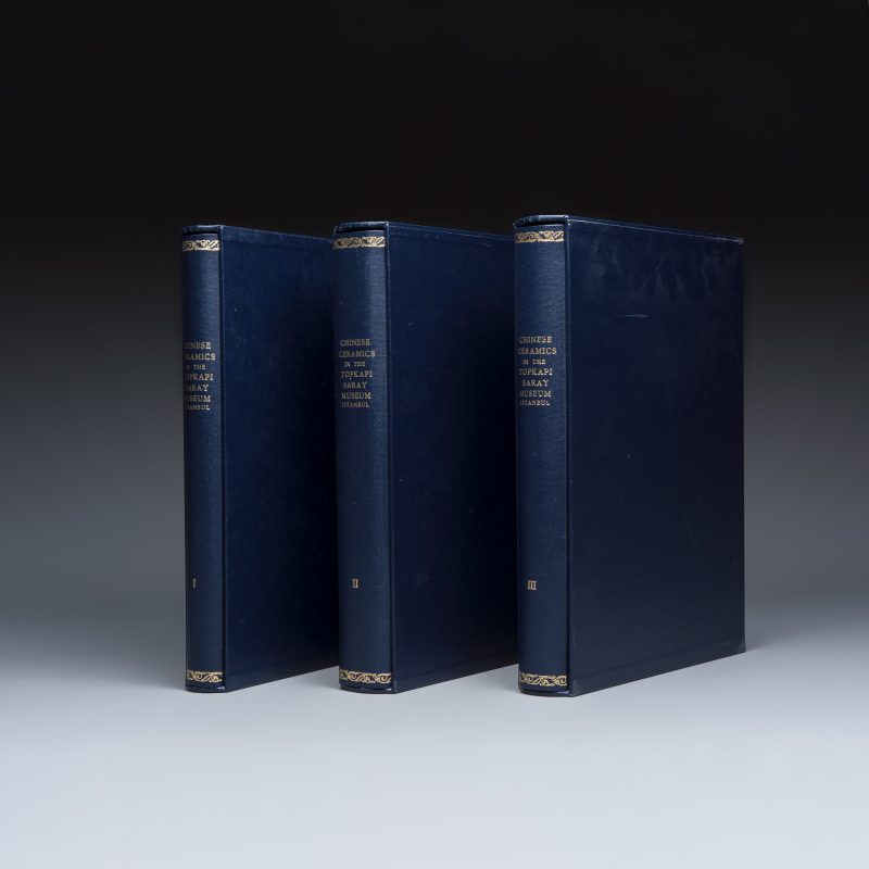 Regina Krahl, John Ayers: Chinese Ceramics in the Topkapi Saray Museum, Istanbul: A Complete Catalogue, 3 volumes