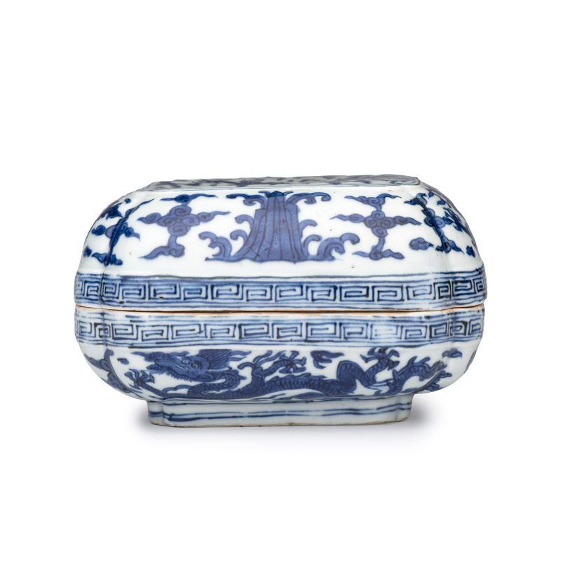 A Chinese blue and white quatrefoil 'Dragon' box and cover - 图7