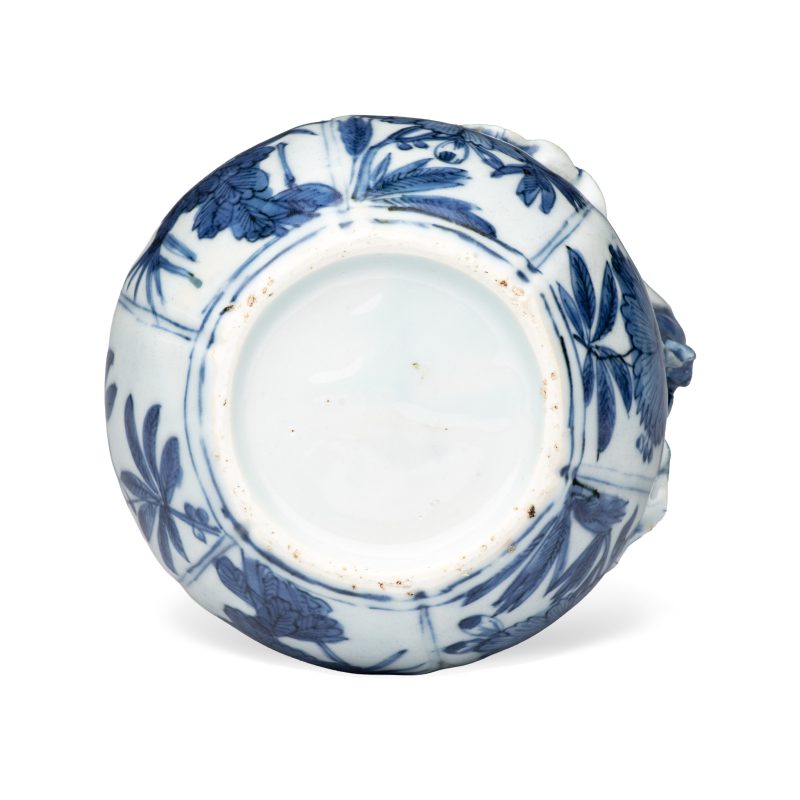 A Chinese blue and white pomegranate-shaped ewer - 图7