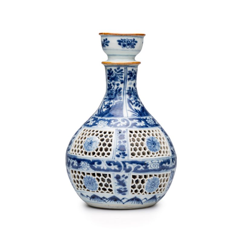 A pair of Chinese blue and white double-walled 'Linglong' hookah bases - 图3