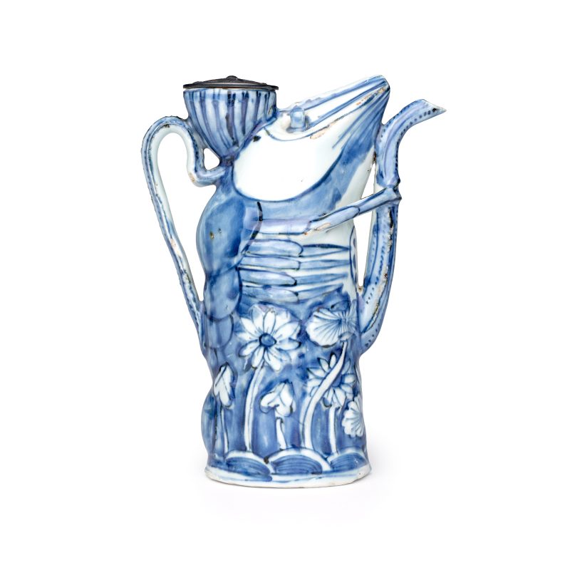 A rare Chinese blue and white 'Crayfish' ewer with silver cover - 图4