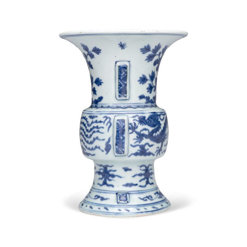 A Chinese blue and white 'Zun' vase with dragon and phoenix design - 图4