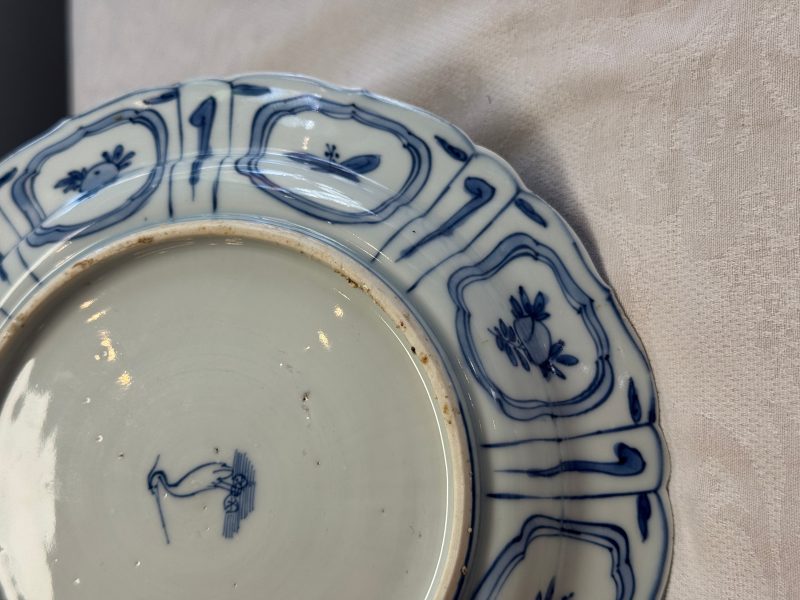 A Chinese blue and white plate with birds in a landscape - 图16