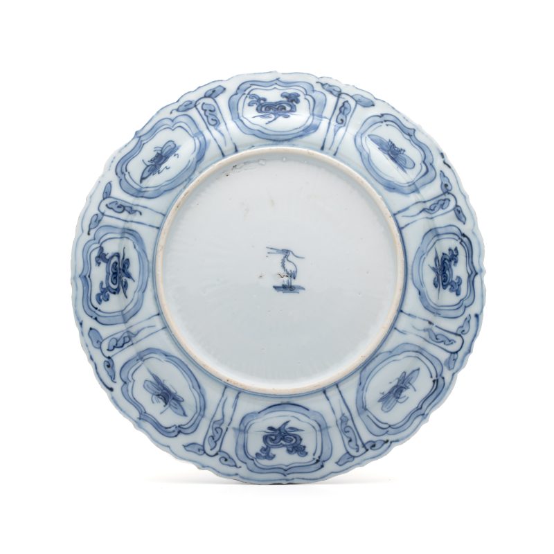 A Chinese blue and white 'Grasshopper and Butterfly' plate - 图2