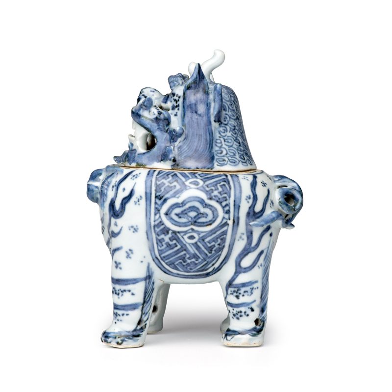 A Chinese blue and white 'Luduan' incense burner - 图3