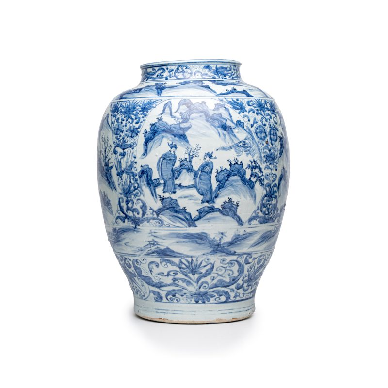 An exceptional pair of large Chinese blue and white 'Dignitaries and Warriors' vases - 图2