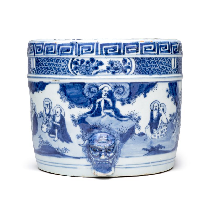 A Chinese blue and white 'Luohan' cylindrical tripod censer - 图5