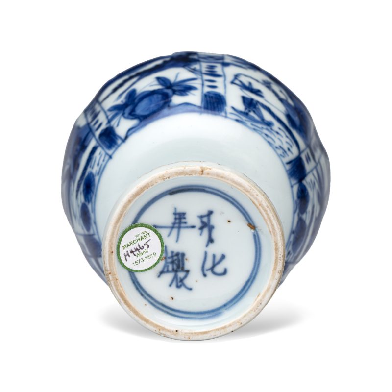 A rare Chinese blue and white stem cup - 图9