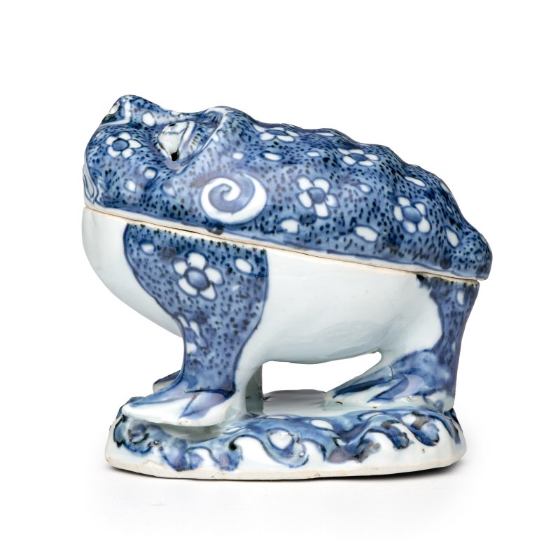 A rare Chinese blue and white ko-sometsuke 'Three-legged Toad' incense burner - 图2