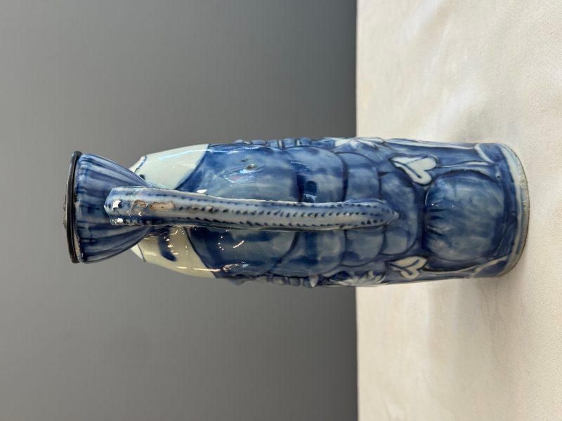 A rare Chinese blue and white 'Crayfish' ewer with silver cover - 图12
