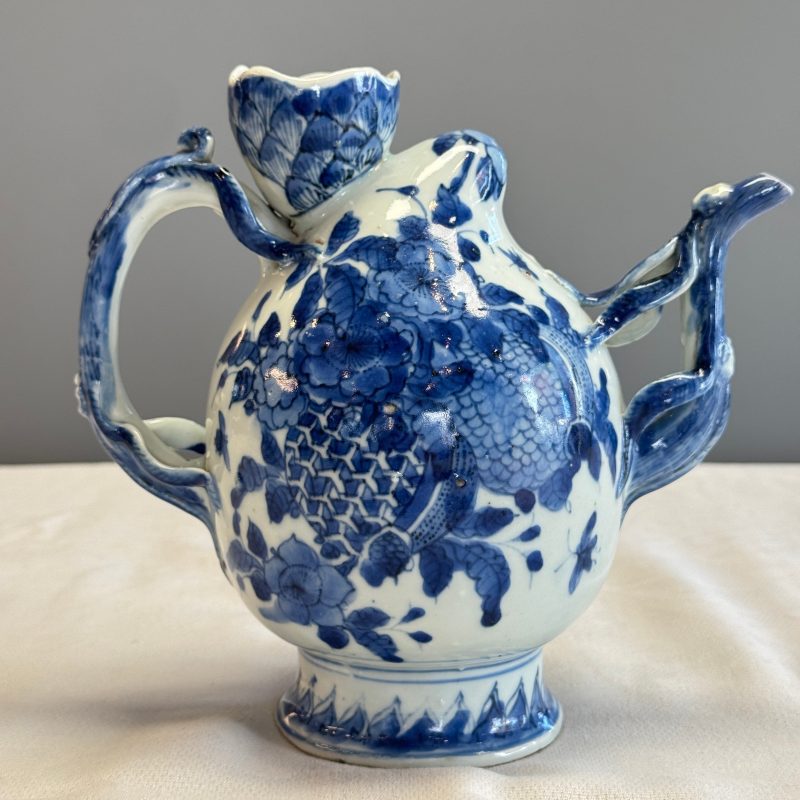A Chinese blue and white peach-shaped cadogan-type wine pot - 图22