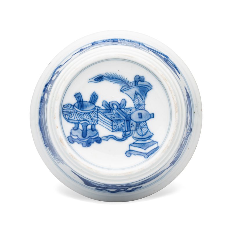 A pair of Chinese blue and white salt trenchers with antiquities design - 图12