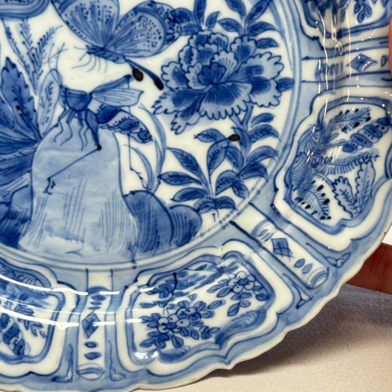A Chinese blue and white 'Grasshopper and Butterfly' plate - 图7