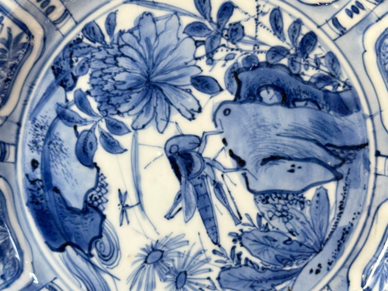 A rare Chinese blue and white 'Grasshopper' plate - 图12