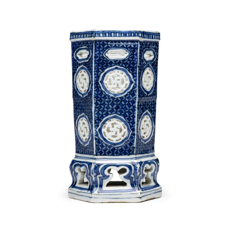 A Chinese blue and white openwork 'Linglong' incense stick holder - 图6
