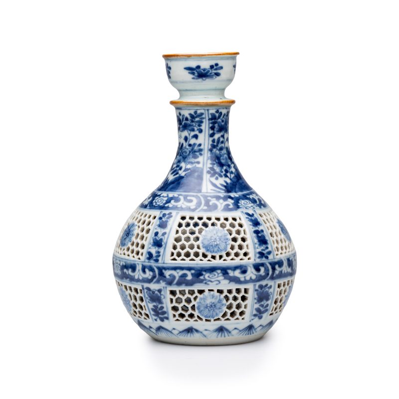 A pair of Chinese blue and white double-walled 'Linglong' hookah bases - 图4