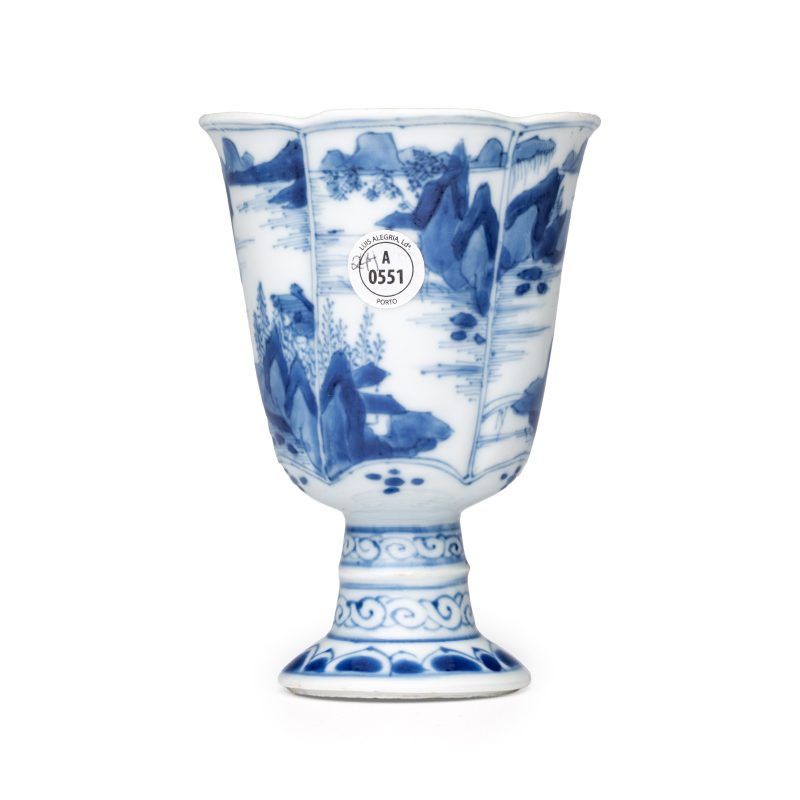 A rare Chinese blue and white 'Mountainous Landscape' lobed goblet - 图3