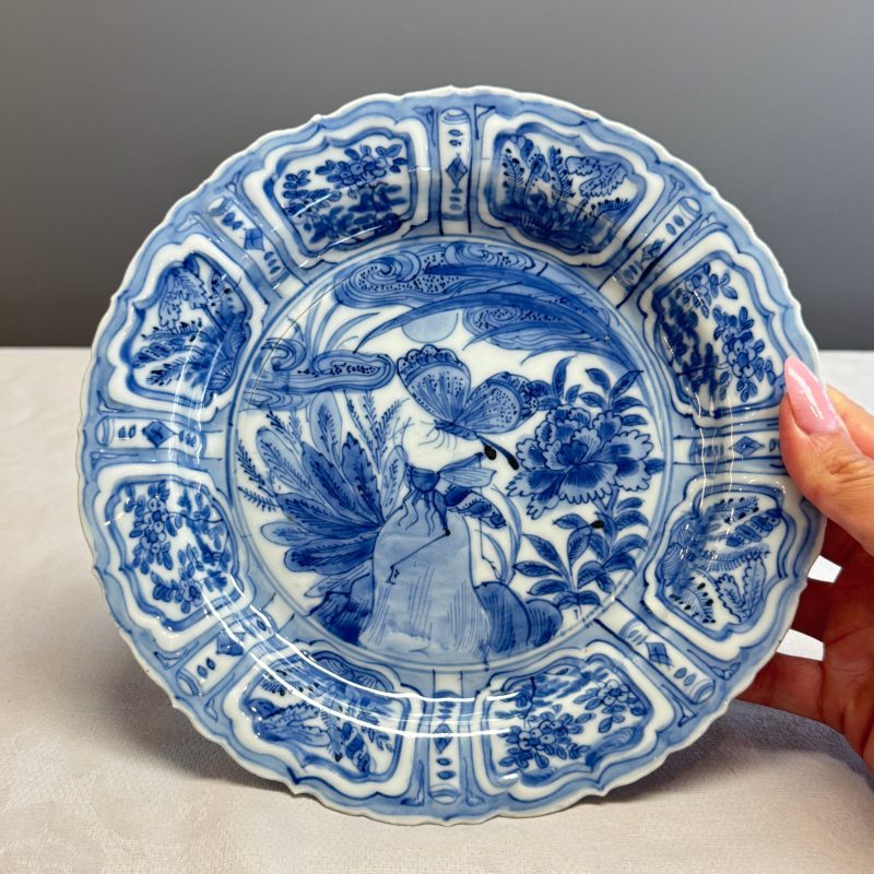 A Chinese blue and white 'Grasshopper and Butterfly' plate - 图3