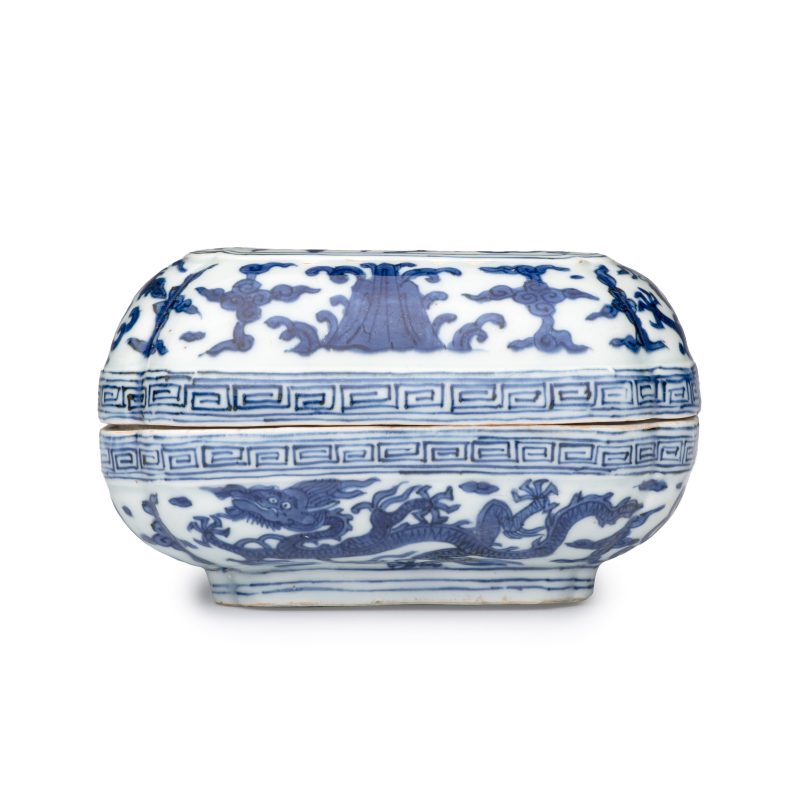 A Chinese blue and white quatrefoil 'Dragon' box and cover - 图8