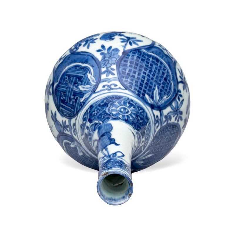 A Chinese blue and white 'Bird among Flowering Branches' bottle vase - 图9
