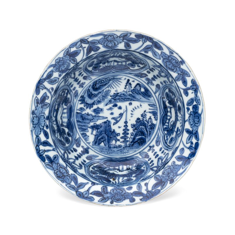 A Chinese blue and white 'Klapmuts' bowl