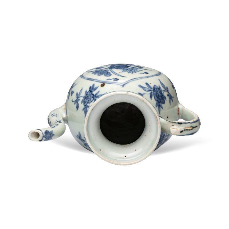 A Chinese blue and white 'Lotus Pond' ewer - 图6