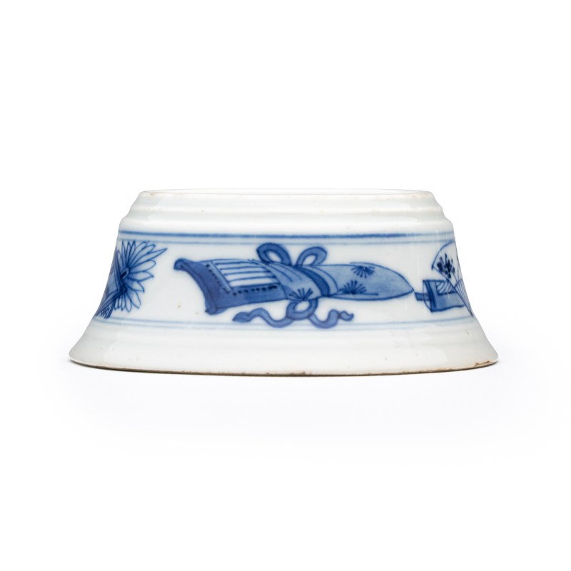 A pair of Chinese blue and white salt trenchers with antiquities design - 图8
