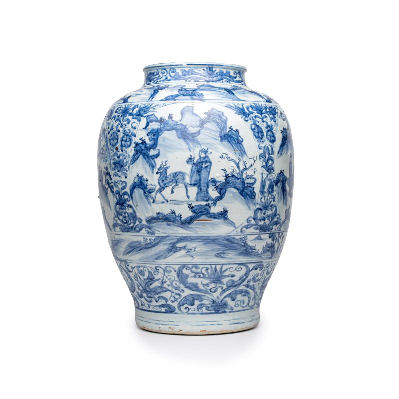 An exceptional pair of large Chinese blue and white 'Dignitaries and Warriors' vases - 图3