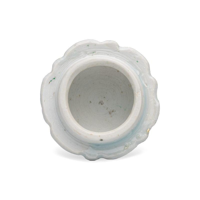 A pair of Chinese blue and white covered mustard pots with floral design - 图7