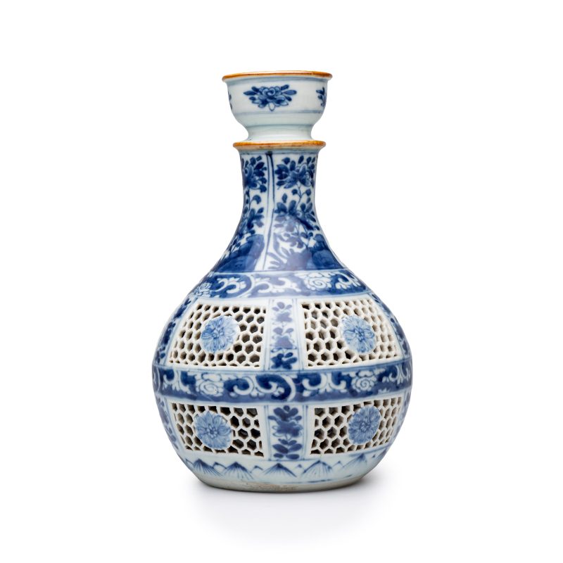 A pair of Chinese blue and white double-walled 'Linglong' hookah bases - 图5