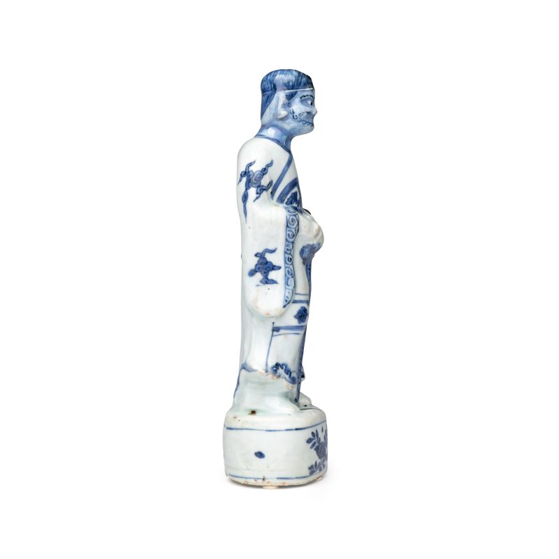 A Chinese blue and white figure of Li Tieguai - 图5