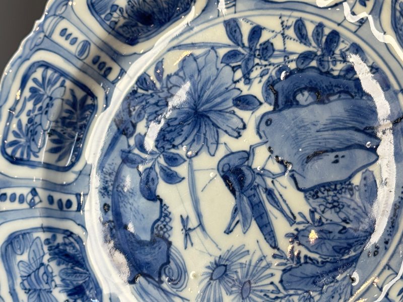 A rare Chinese blue and white 'Grasshopper' plate - 图13