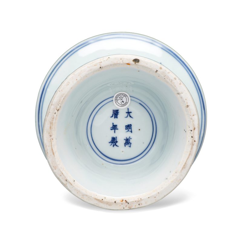 A Chinese blue and white 'Zun' vase with dragon and phoenix design - 图6