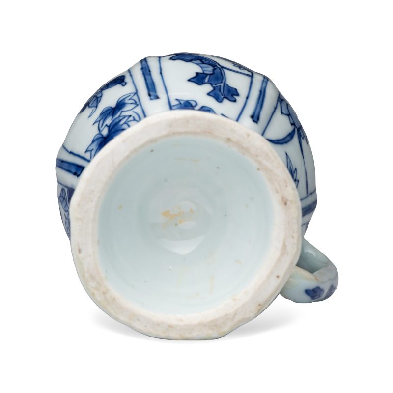A pair of Chinese blue and white covered mustard pots with floral design - 图8