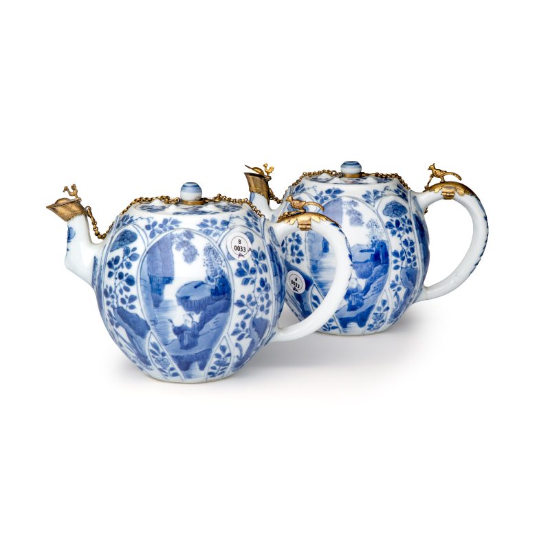 A pair of Chinese blue and white lotus-shaped teapots with mounts - 图1