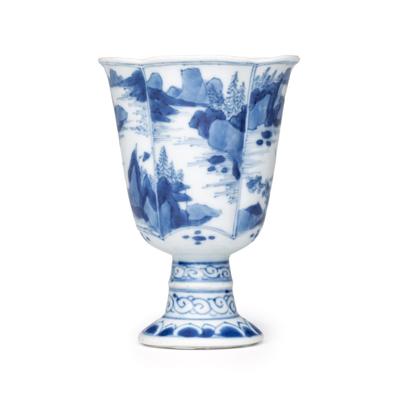 A rare Chinese blue and white 'Mountainous Landscape' lobed goblet - 图5