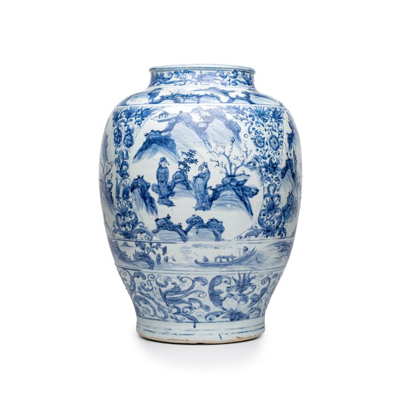 An exceptional pair of large Chinese blue and white 'Dignitaries and Warriors' vases - 图4
