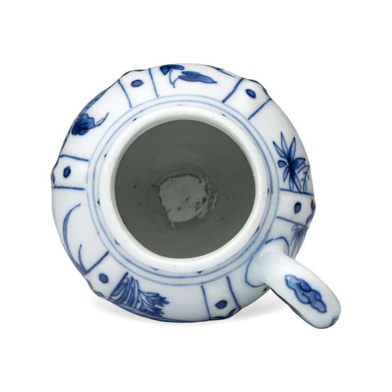 A pair of Chinese blue and white covered mustard pots with floral design - 图9