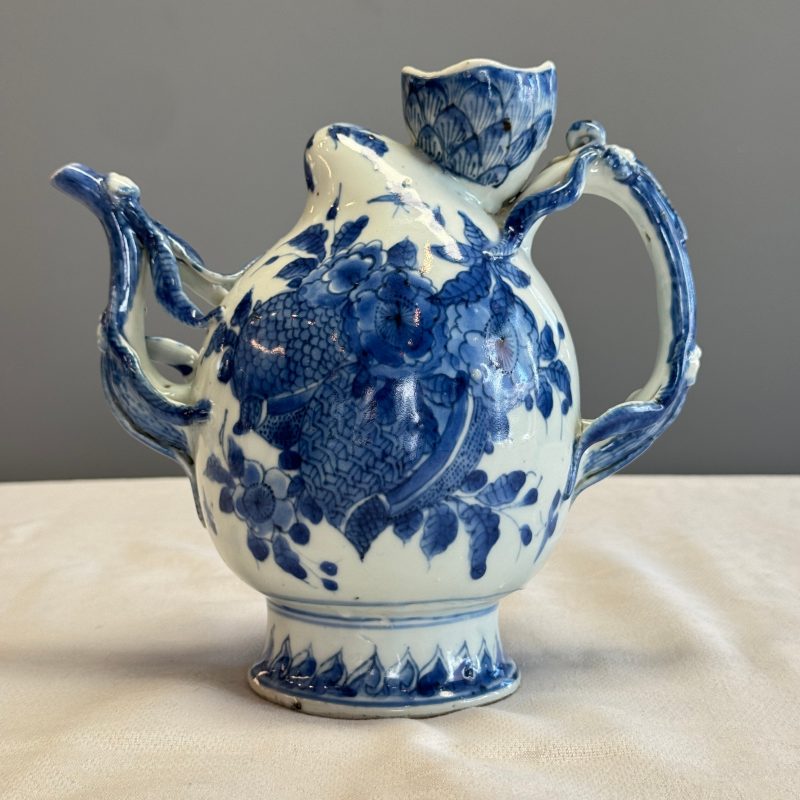 A Chinese blue and white peach-shaped cadogan-type wine pot - 图20