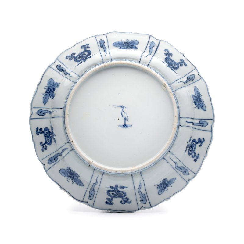 A Chinese blue and white 'Grasshopper and Butterfly' plate - 图2