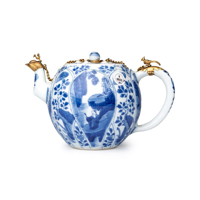 A pair of Chinese blue and white lotus-shaped teapots with mounts - 图2