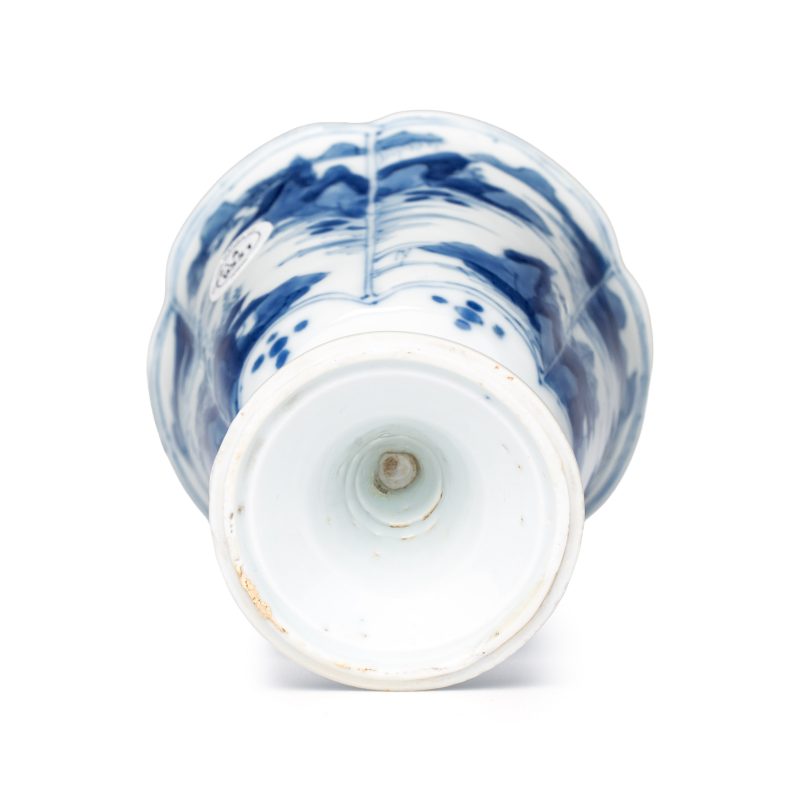 A rare Chinese blue and white 'Mountainous Landscape' lobed goblet - 图7
