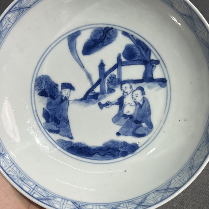 清康熙青花人物盘一对 - 图6