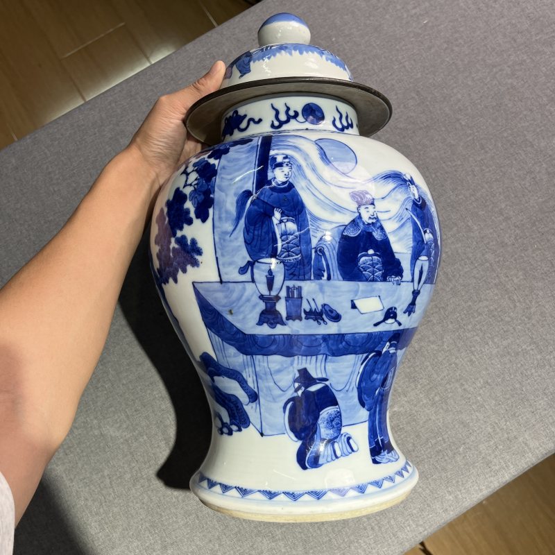 清晚期青花人物故事将军罐 - 图4