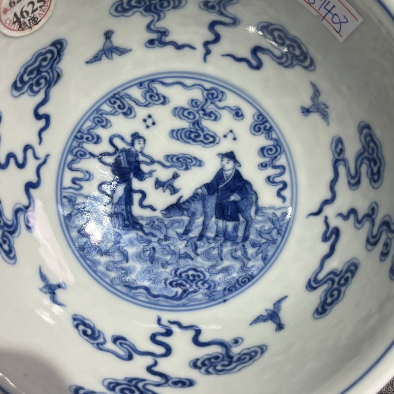 民国内青花外粉彩鹊桥相渡图碗 - 图8